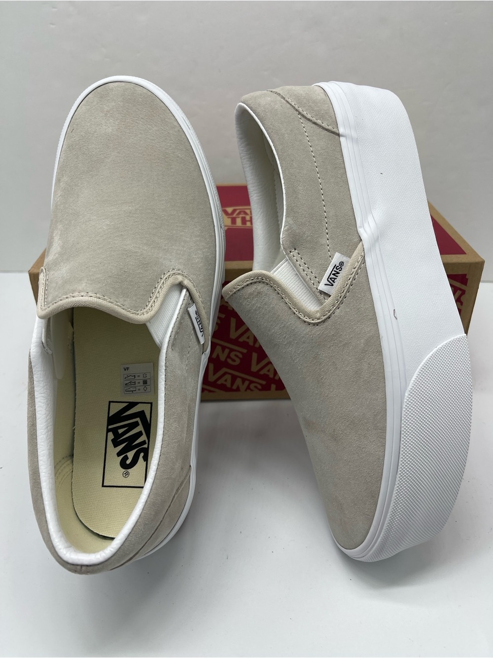 Vans Classic Slip-On Stackform
NUBUCK OATMEAL
VN000E8C2N1 Platform Sneakers - Picture 11 of 16